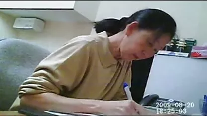 redhead t-girl spritzt Lotion Auf ihren gratis alte pornos Shecock und wichst ab