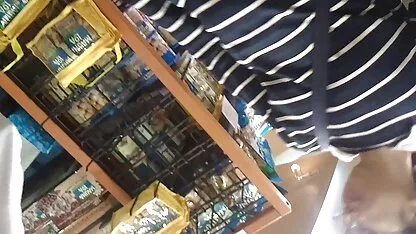 Russische Schlampe zog Ihr Höschen sexfilme ältere und Strumpfhosen und pisst auf der Straße