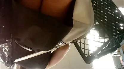 Echte chinesische Lesben COUGAR schiebt Faux-Schwanz sex filme mit alten damen Faust in Bereit Buttfuck Hoe