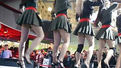 Pornodarsteller in sexfilme von alten frauen den Arsch gefickt Friseur in einem Schönheitssalon