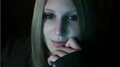 Schwangere Fetischist in latex Kostüm pornos mit älteren frauen kostenlos posiert vor einer webcam