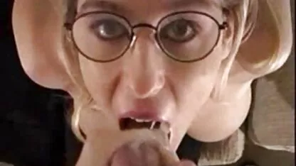 Raven haired shemale posiert In freie oldie pornos Ebenholz Dessous im freien