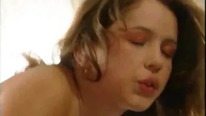 pisse schlucken reife pornofilme Brünette TRINKT Pisse und Sperma!