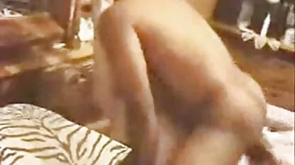 Russische Pickups pornofilme von reifen frauen überredeten das Mädchen zu einem Dreier