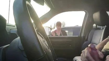 Russische reife frauen hd pornos Küken pissen in die Toilette des Restaurants vor einer versteckten Kamera