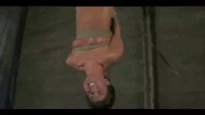 Sex eines Ehepaares und Freundes auf dem gratis pornofilme reife frauen Hintergrund des Teppichs