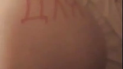 Schwangere Frau glänzt pornos mit reifen damen vor Ihrem Mann Fotze unter dem Kleid in der Küche