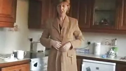 Polizei-Frau frauen ab 50 pornos fickte den Eindringling, um seine Wachsamkeit einzuschränken